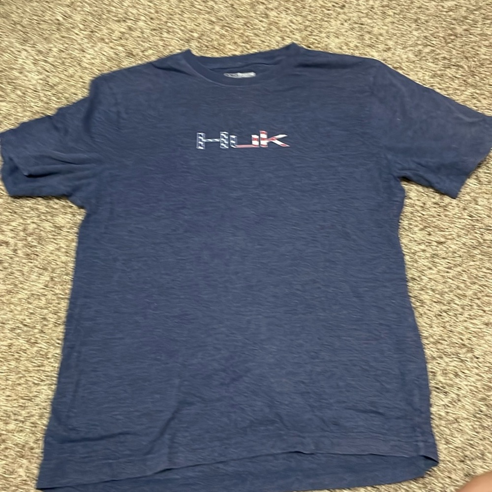 Small men’s HUK t shirt navy blue